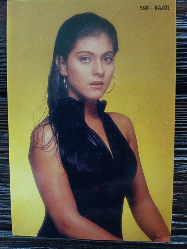 Kajol Devgn * Vintage Bollywood Postcard * (RC) (WN)