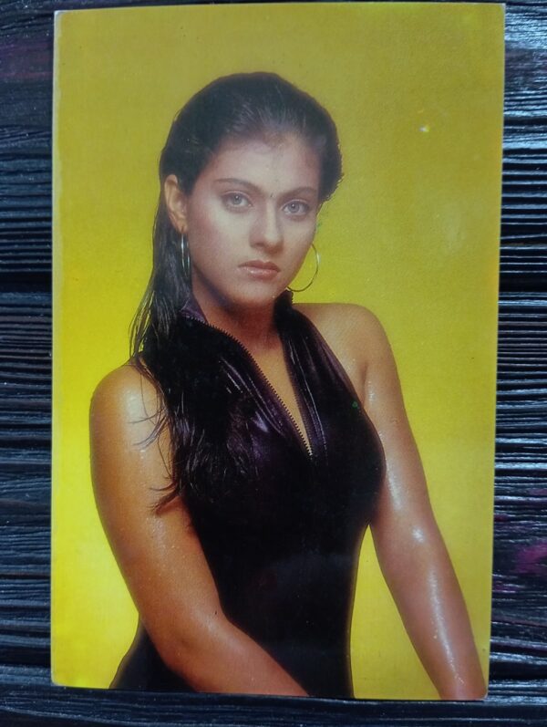 Kajol Devgn * Vintage Bollywood Postcard * (UC) (WN)