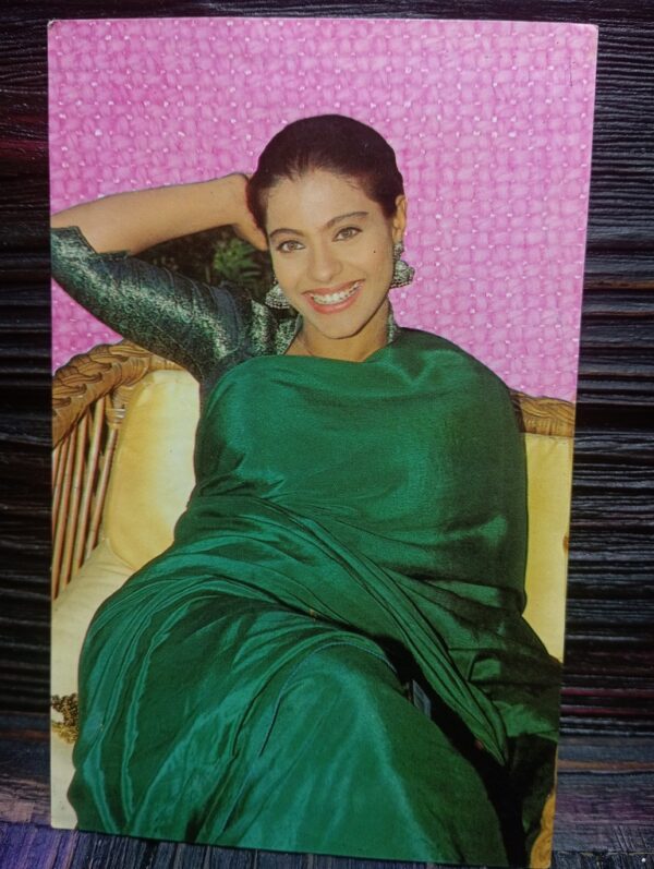 Kajol Devgn * Vintage Bollywood Postcard * (RUBY) (WN)