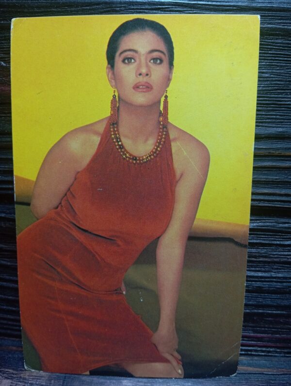 Kajol Devgn * Vintage Bollywood Postcard * (PARADISE) (WN)
