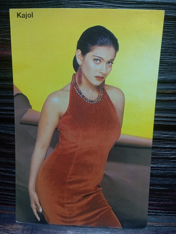 Kajol Devgn * Vintage Bollywood Postcard * (NAA) (WN)