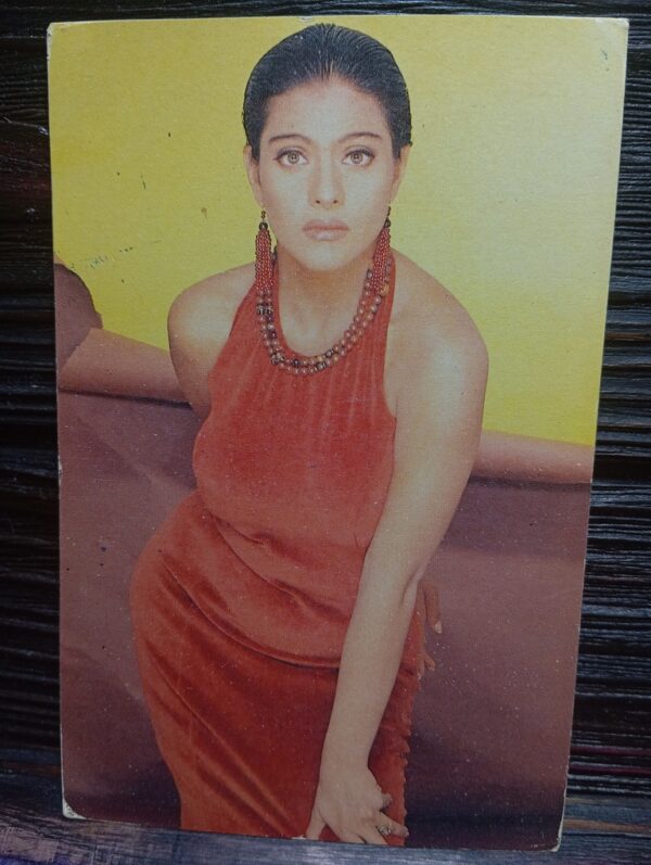 Kajol Devgn * Vintage Bollywood Postcard * (NCC) (4910)