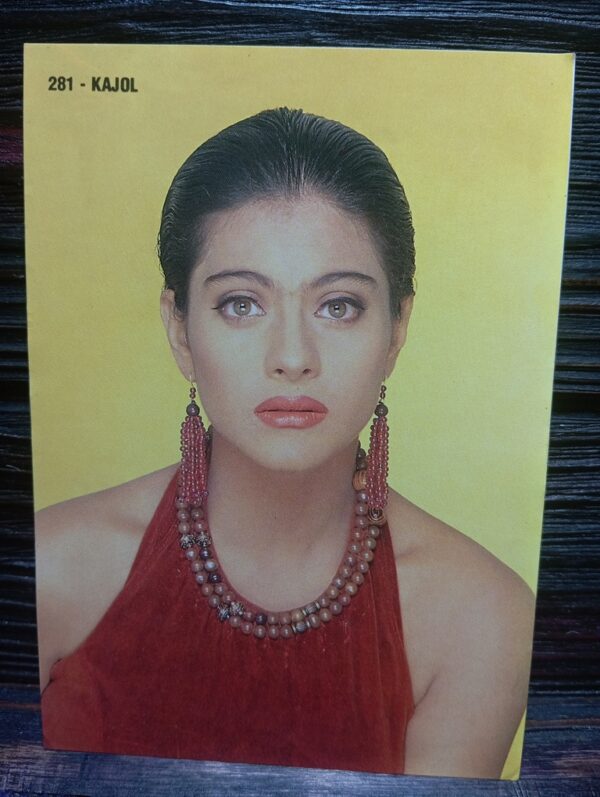 Kajol Devgn * Vintage Bollywood Postcard * (PC) (WN)