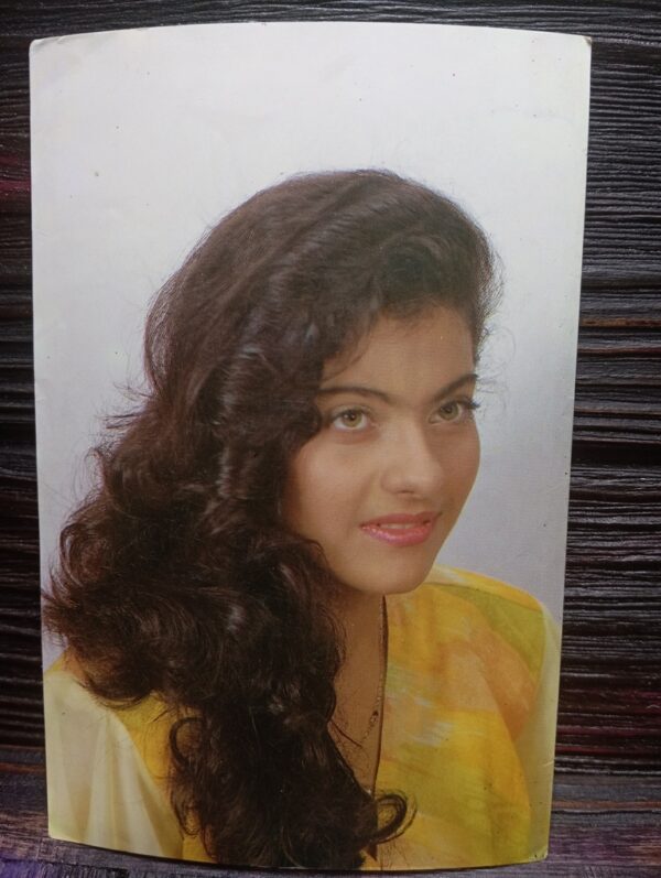 Kajol Devgn * Vintage Bollywood Postcard * (UC) (WN)