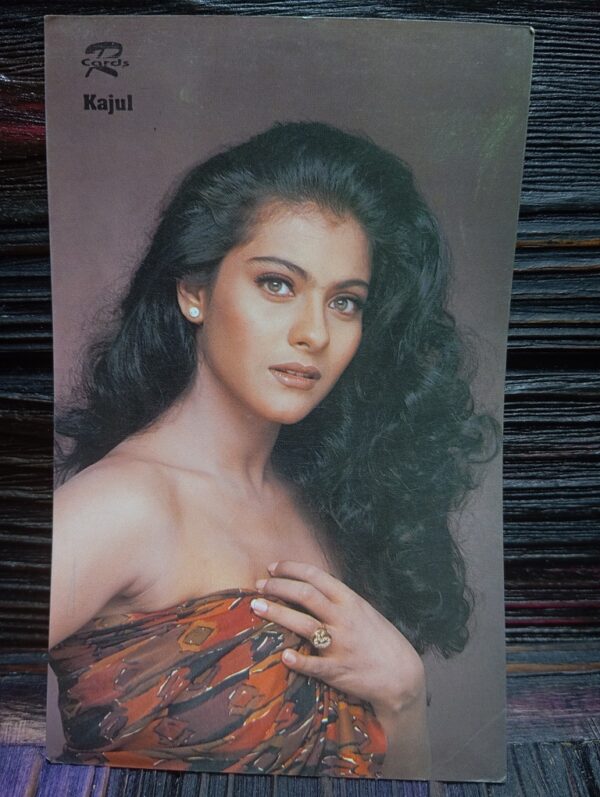 Kajol Devgn * Vintage Bollywood Postcard * (RUBY) (WN)