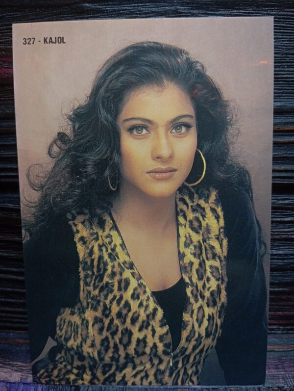 Kajol Devgn * Vintage Bollywood Postcard * (PC) (WN)