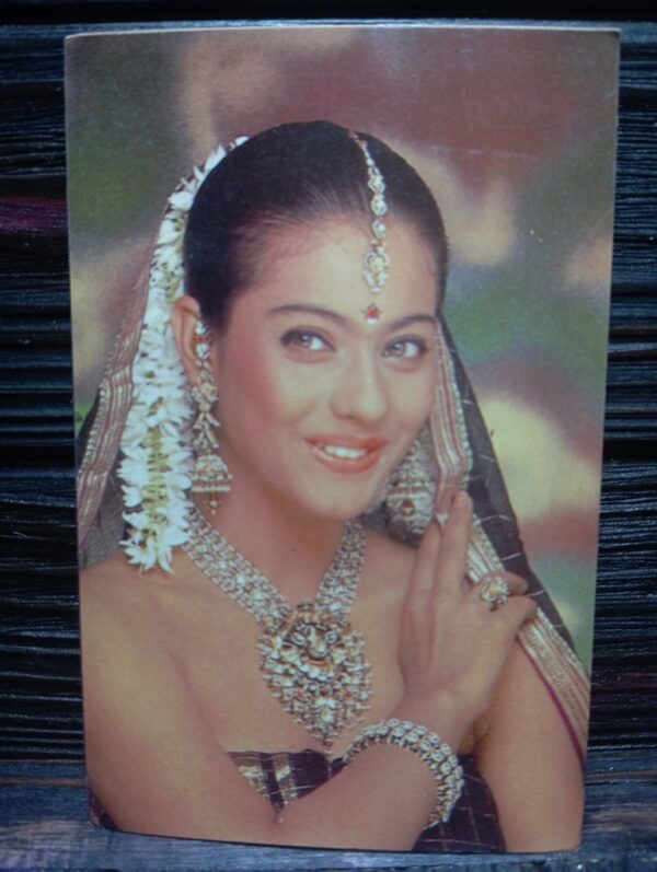 Kajol Devgn * Vintage Bollywood Postcard * (US) (WN)