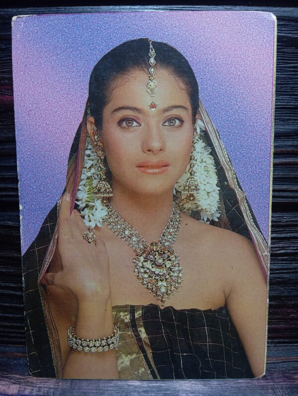 Kajol Devgn * Vintage Bollywood Postcard * (NCC) (4206)