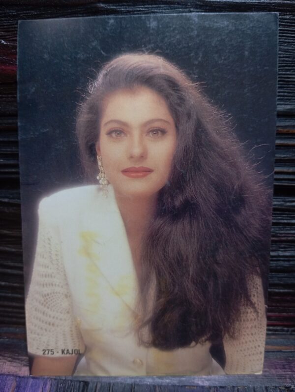 Kajol Devgn * Vintage Bollywood Postcard * (PC) (WN)