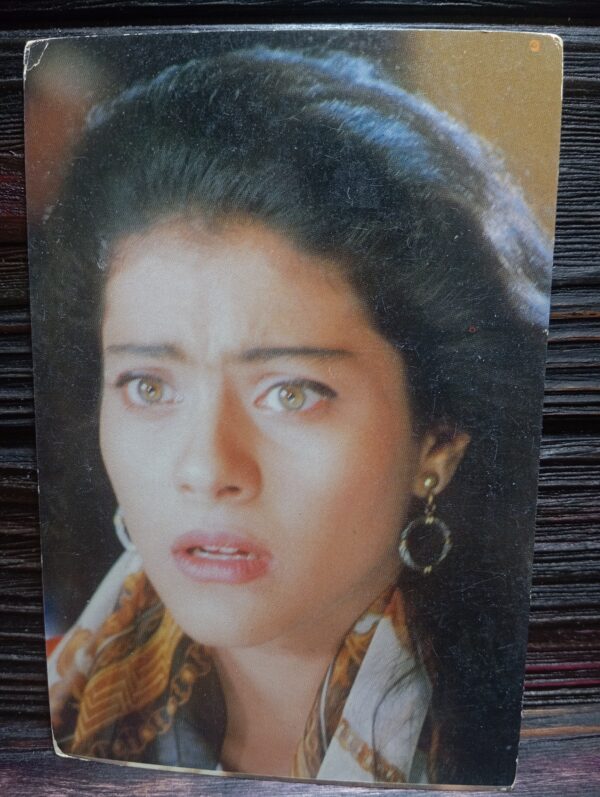 Kajol Devgn * Vintage Bollywood Postcard * (JAAN) (10574)