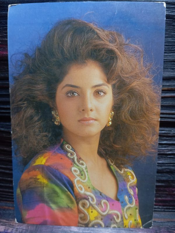 Divya Bharati * Vintage Bollywood Postcard * (NCC) (3731)