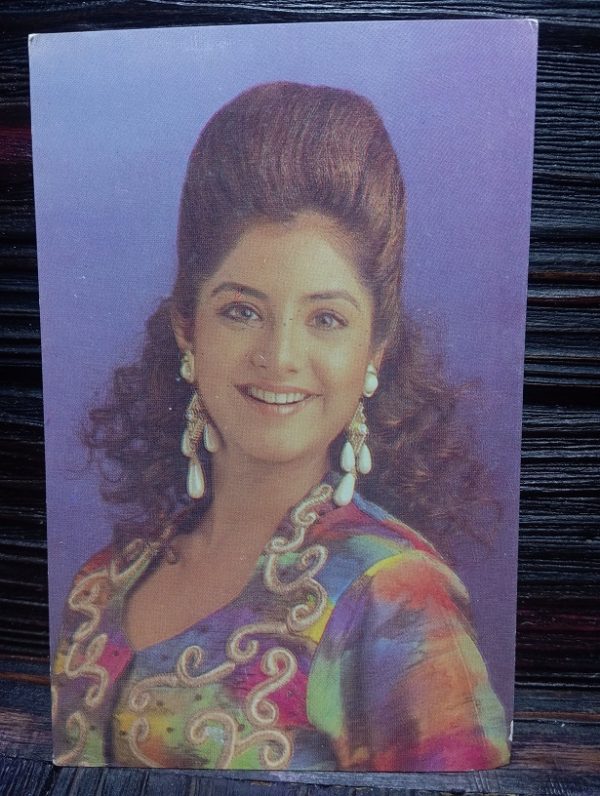 Divya Bharati * Vintage Bollywood Postcard * (CPC) (WN)