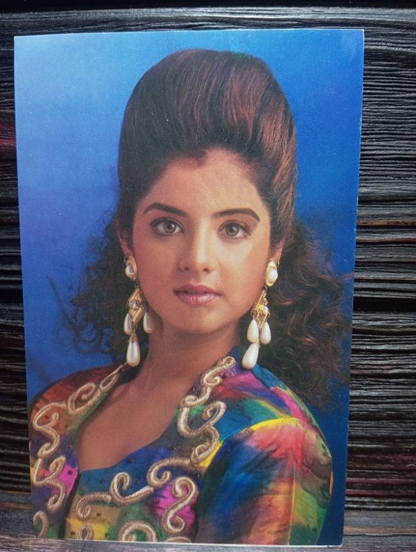Divya Bharati * Vintage Bollywood Postcard * (NP) (2792)