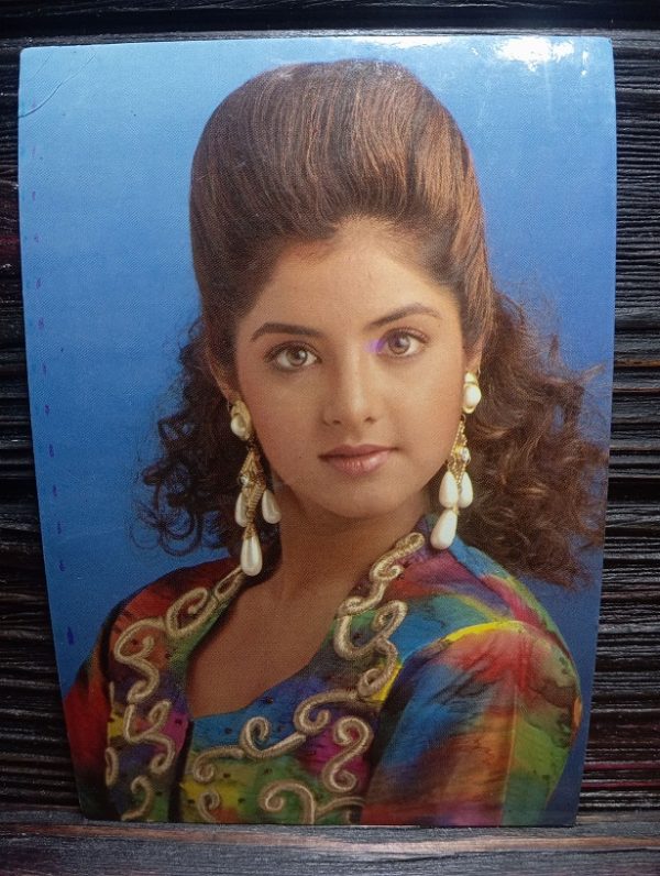 Divya Bharati * Vintage Bollywood Postcard * (RUBY) (WN)