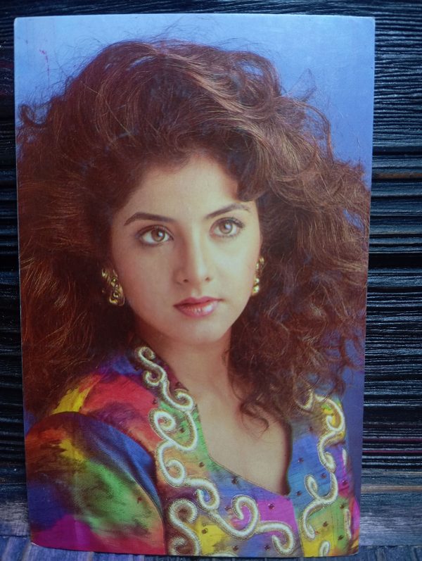Divya Bharati * Vintage Bollywood Postcard * (UC) (WN)