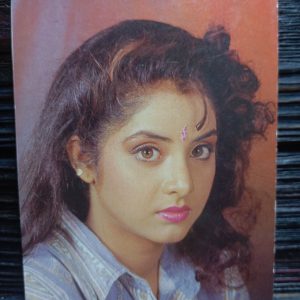 Divya Bharati * Vintage Bollywood Postcard * (NCC) (3115)