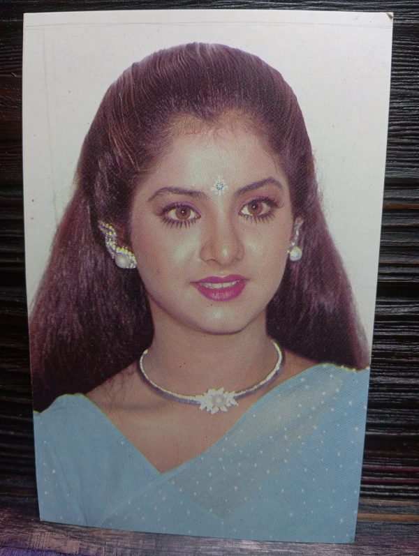 Divya Bharati * Vintage Bollywood Postcard * (VPP) (WN)