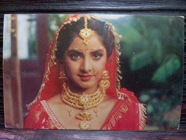 Divya Bharati * Vintage Bollywood Postcard * (NCC) (1955)