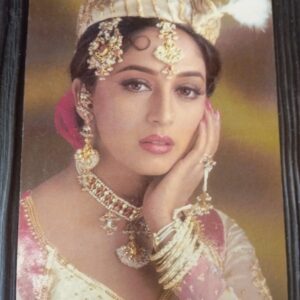 Madhuri Dixit * Vintage Bollywood Postcard * (RUBY) (1524)