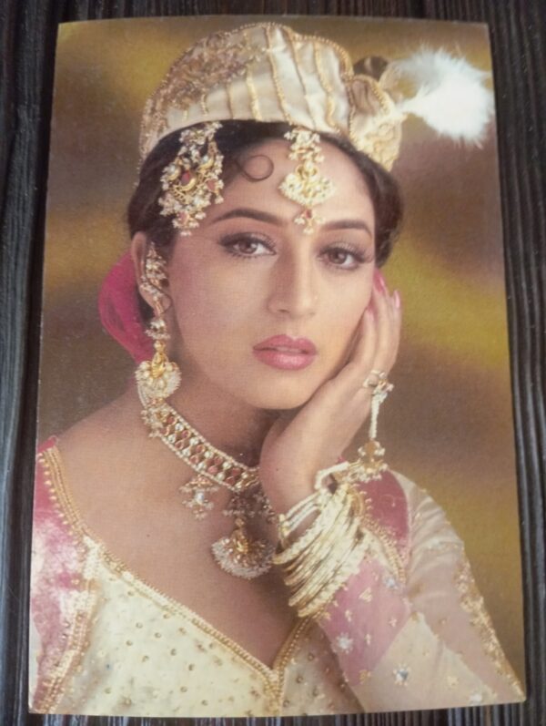 Madhuri Dixit * Vintage Bollywood Postcard * (RUBY) (1524)