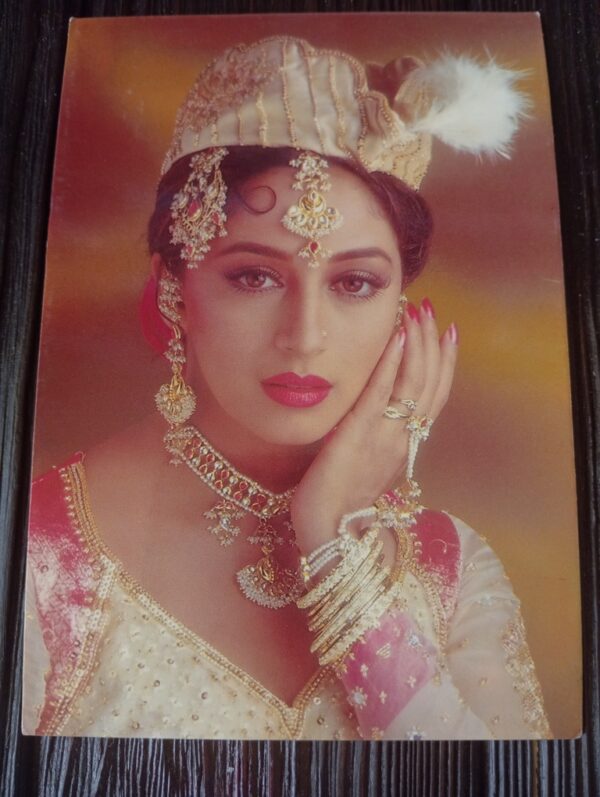 Madhuri Dixit * Vintage Bollywood Postcard * (UC) (WN)