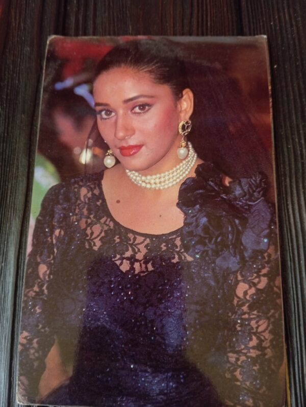 Madhuri Dixit * Vintage Bollywood Postcard * (RUBY) (293)