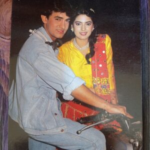Juhi Chawla Aamir Khan * Vintage Bollywood Postcard * (BAP) (1584)