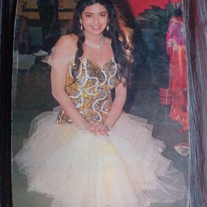 Juhi Chawla * Vintage Bollywood Postcard * (RUBY) (586)