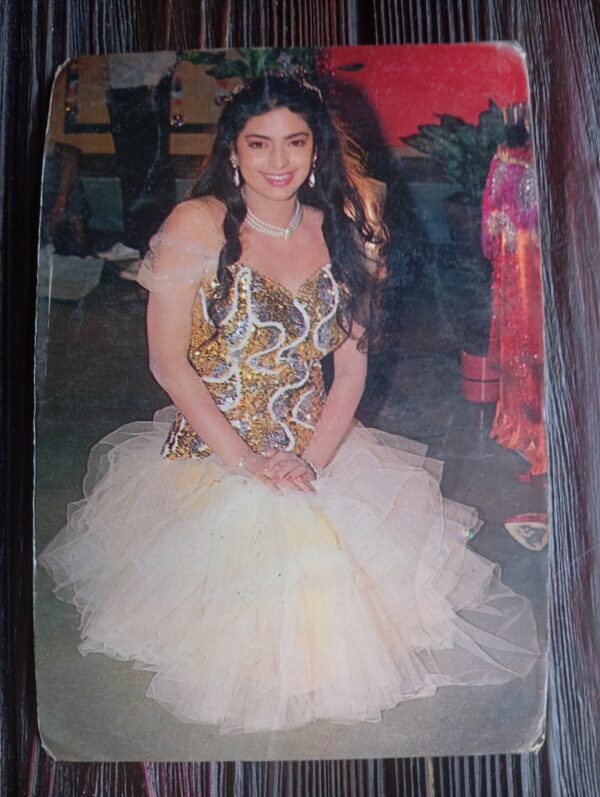Juhi Chawla * Vintage Bollywood Postcard * (RUBY) (586)