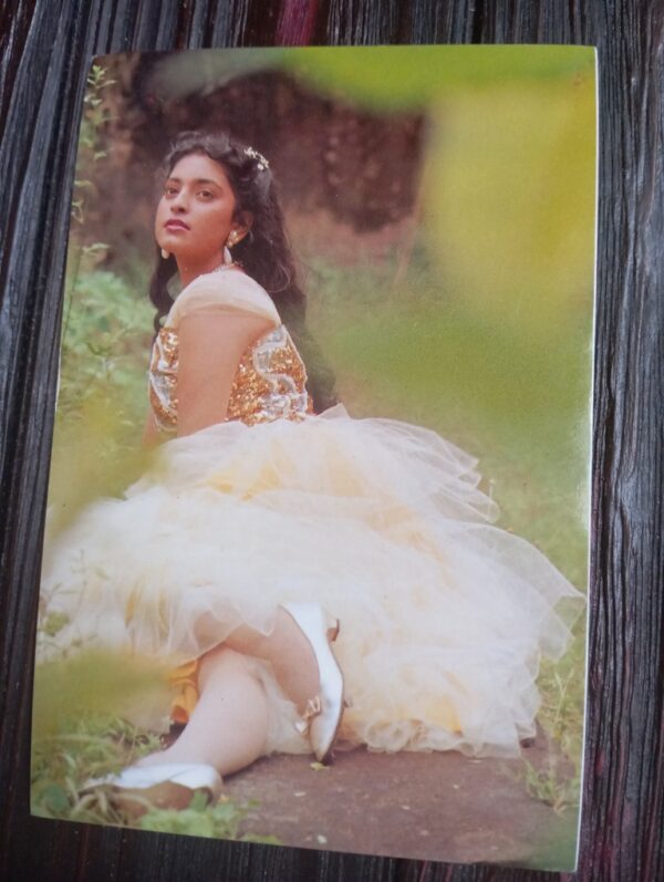 Juhi Chawla * Vintage Bollywood Postcard * (Venus) (F548)