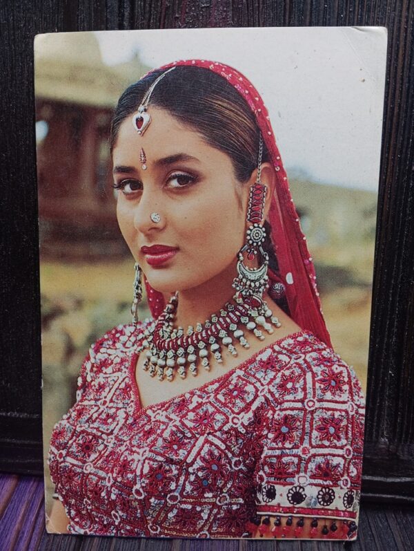 Kareena Kapoor * Vintage Bollywood Postcard * (UN) (WN)
