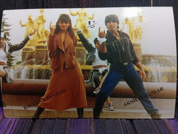 Raveena Tandon Akshay Kumar* Vintage Bollywood Postcard * (UC) (WN)