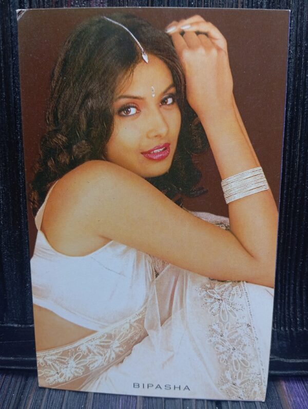 Bipasha Basu * Vintage Bollywood Postcard * (PARADIS) (WN)