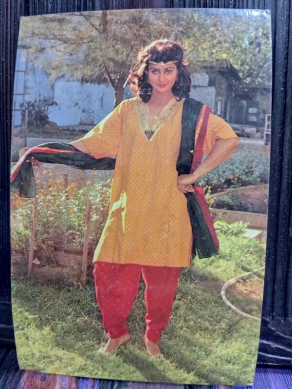Poonam Dhillon * Vintage Bollywood Postcard * (PC) (PC-749)