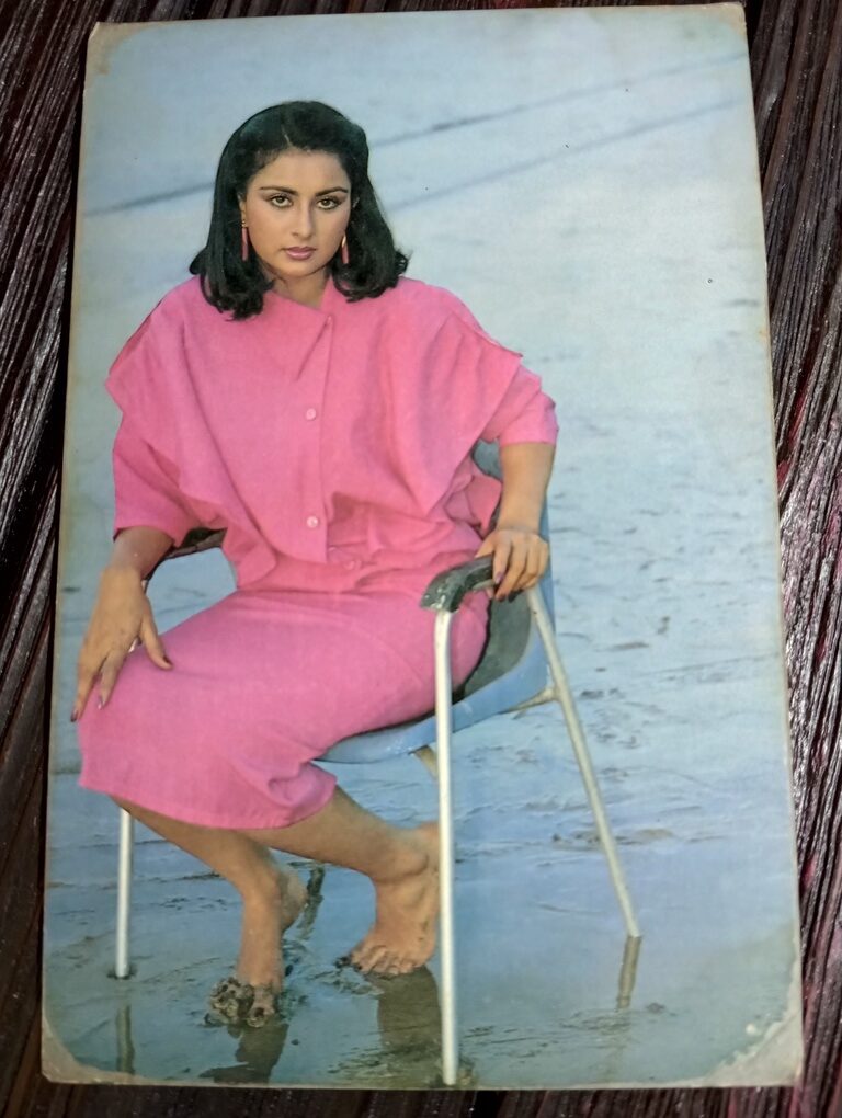 Poonam Dhillon * Vintage Bollywood Postcard * (Venus) (F135)