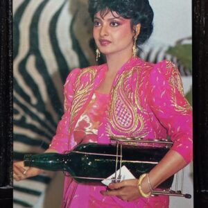 Rekha * Vintage Bollywood Postcard * (Venus) (F282)