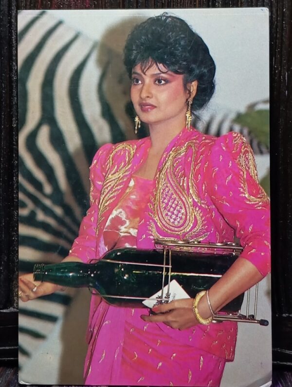 Rekha * Vintage Bollywood Postcard * (Venus) (F282)