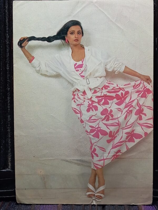Rekha * Vintage Bollywood Postcard * (Venus) (F383)