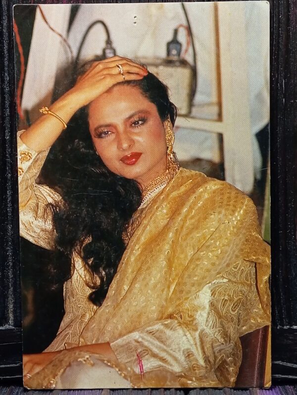 Rekha * Vintage Bollywood Postcard * (BAP) (1845)