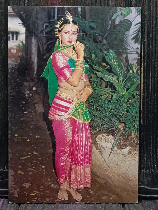 Poonam Dhillon * Vintage Bollywood Postcard * (BAP) (889)