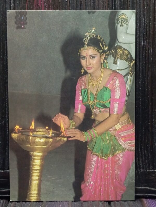 Poonam Dhillon * Vintage Bollywood Postcard * (Venus) (F115)