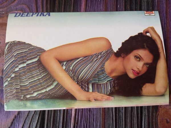 Deepika Padukone * Vintage Bollywood Postcard * (Nayab) (WN)