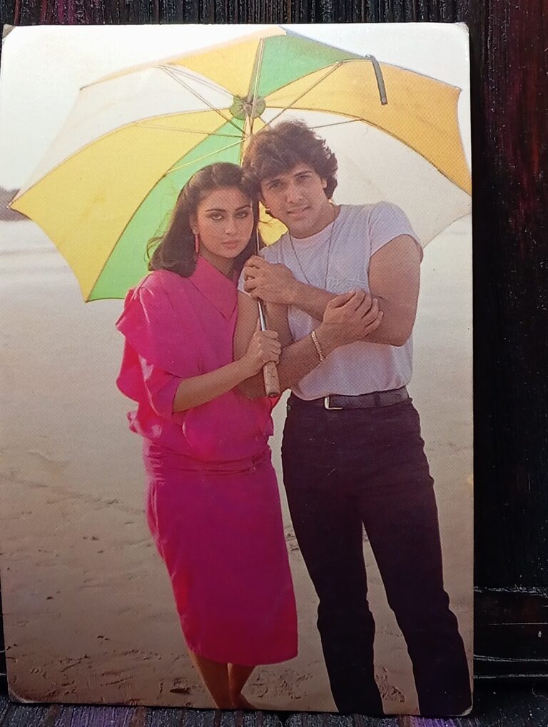 Poonam Dhillon Govinda * Vintage Bollywood Postcard * (RC) (494)