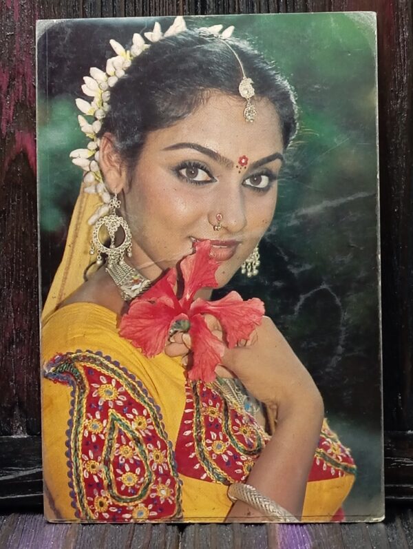 Madhavi * Vintage Bollywood Postcard * (BAP) (1068)