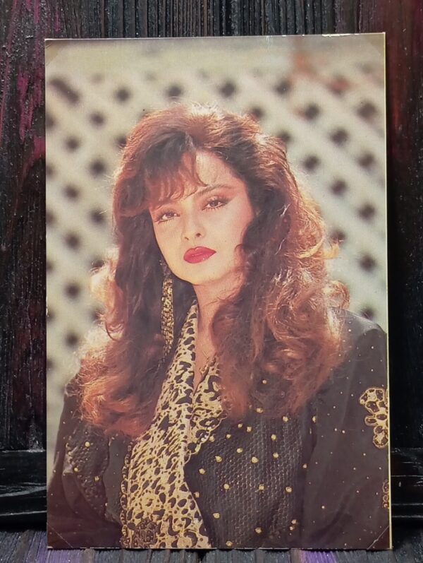 Rekha * Vintage Bollywood Postcard * (NCC) (2984)