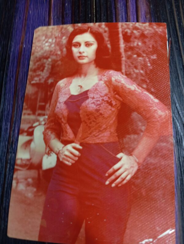 Old photo Bollywood actress * Poonam Dhillon