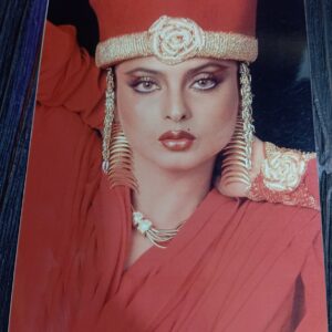 Old color photo Bollywood actress * Rekha