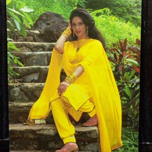 Meenakshi Seshadri * Vintage Bollywood Postcard * (PC) (PC-618)