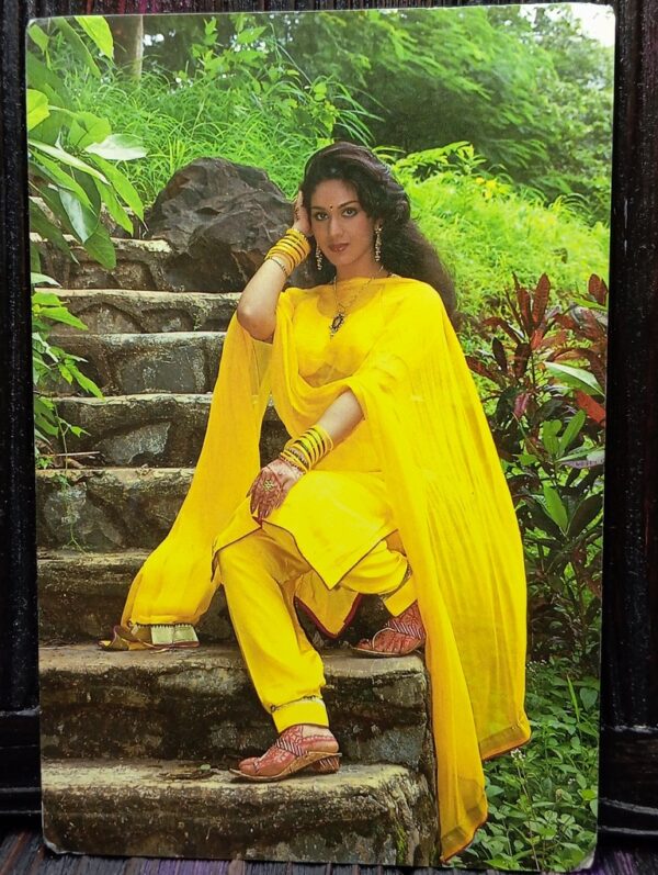 Meenakshi Seshadri * Vintage Bollywood Postcard * (PC) (PC-618)