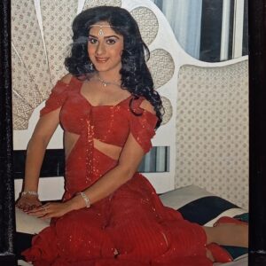 Meenakshi Seshadri * Vintage Bollywood Postcard * (PC) (PC-538)